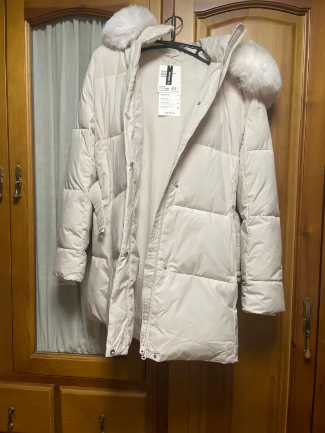 Abrigo Polar Oysho largo beige con capucha