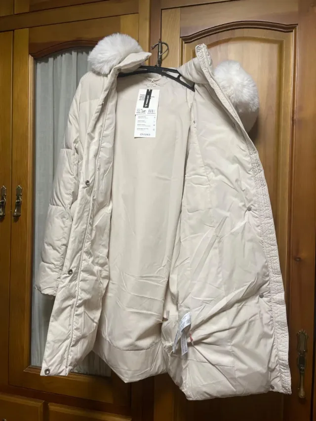 Abrigo Polar Oysho largo beige con capucha