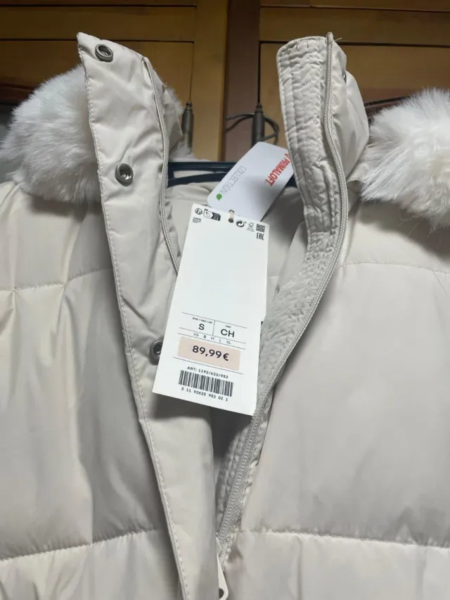 Abrigo Polar Oysho largo beige con capucha