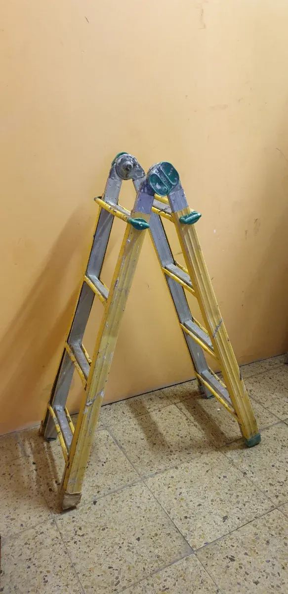 ESCALERA DE ACERO Y ALUMINIO 3.87 CM