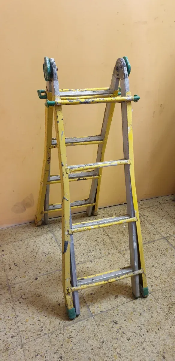 ESCALERA DE ACERO Y ALUMINIO 3.87 CM