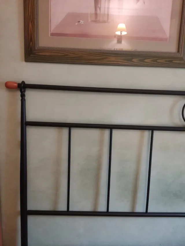 Cabezal de cama de metal negro