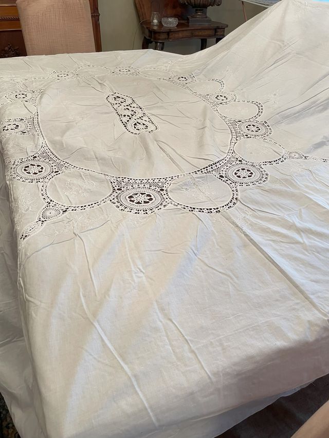 Tovaglia/Copriletto/Tenda Ricamata