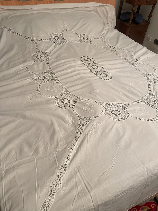 Tovaglia/Copriletto/Tenda Ricamata