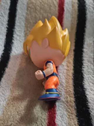 Funko Pop Goku super Saiyan sin caja