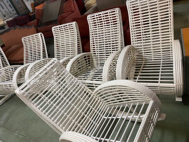 Mecedora de mimbre blanca exterior