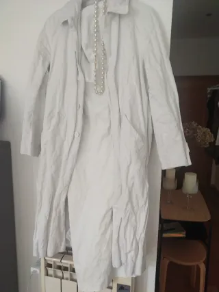 Gabardina Zara blanca. Talla normal.