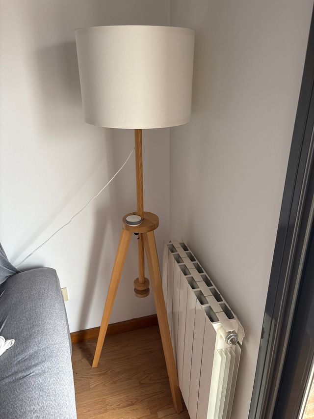 Lámpara de pie madera y tela