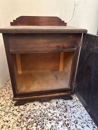 2 Comodini antichi in legno