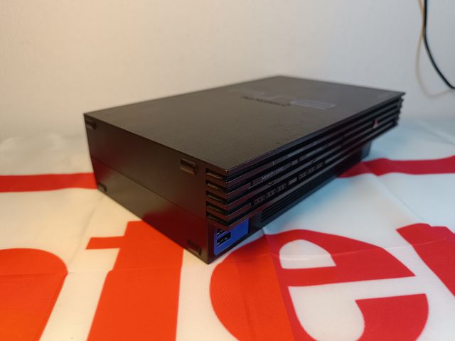 Consola PS2 Fat Preta + 6 Jogos e Acessórios