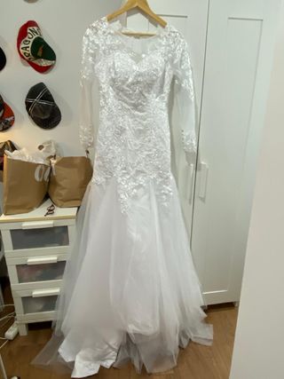 Vestido de novia sin estrenar.