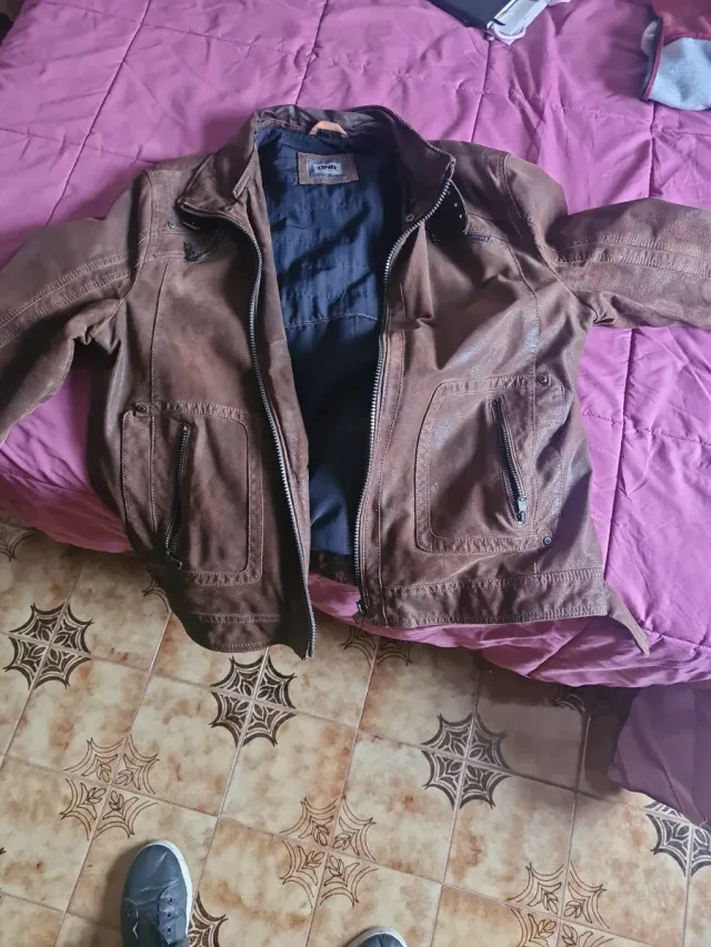 Chaqueta de piel marrón