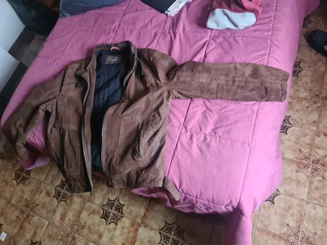 Chaqueta de piel marrón