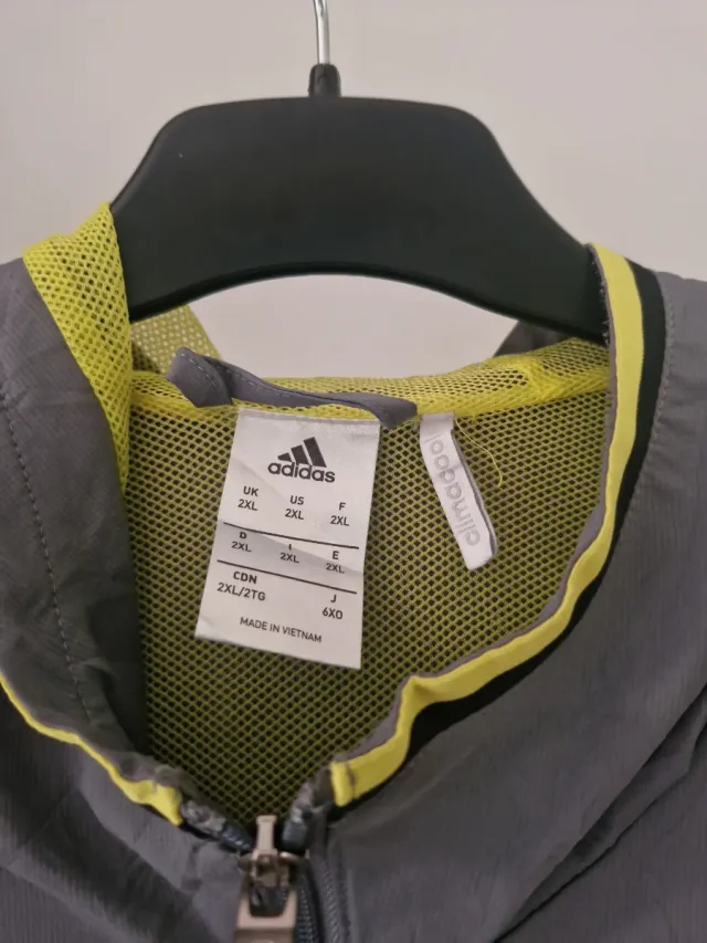 Chaqueta Adidas Brentford FC Gris y Amarillo