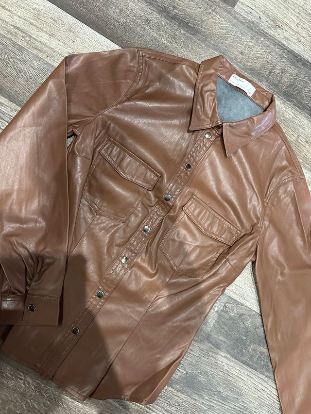 Camisa polipiel marrón