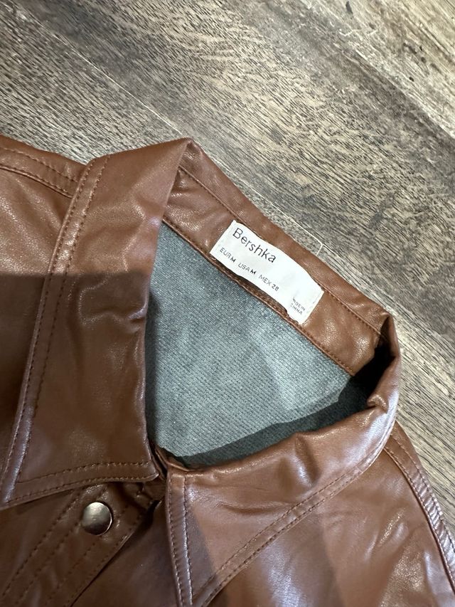 Camisa polipiel marrón