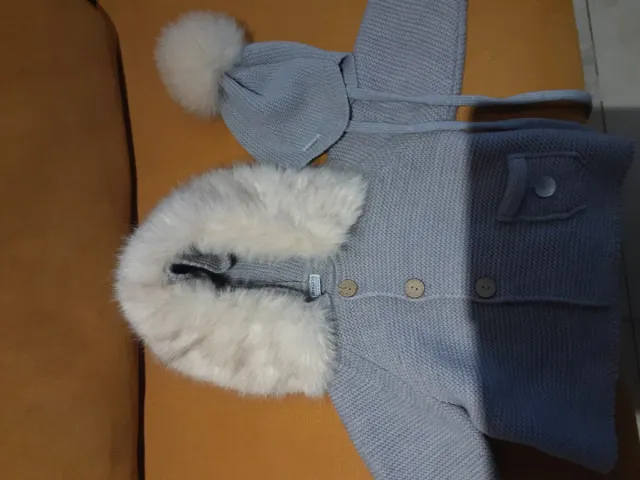 Conjunto Abrigo y Gorro Pangasa Gris