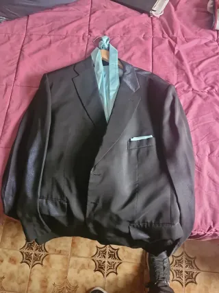 Traje de novio negro y azul