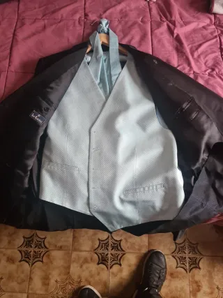 Traje de novio negro y azul