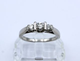 Anillo Oro Blanco 18kt con Diamantes