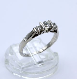 Anillo Oro Blanco 18kt con Diamantes