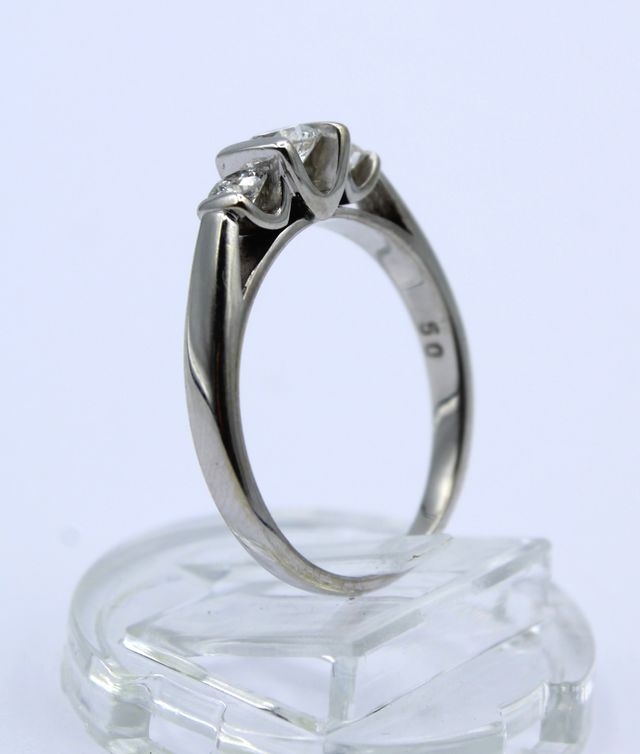 Anillo Oro Blanco 18kt con Diamantes