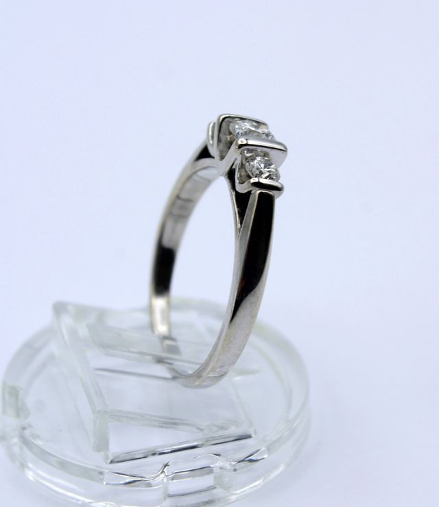 Anillo Oro Blanco 18kt con Diamantes