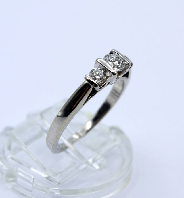 Anillo Oro Blanco 18kt con Diamantes