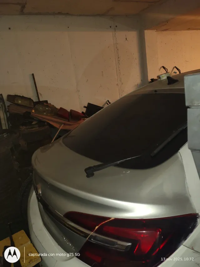 Portón Opel Insignia 2015