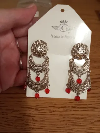 Pendientes largos vintage plateados y rojos