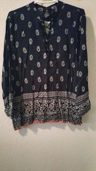 Blusa Stradivarius azul con estampado