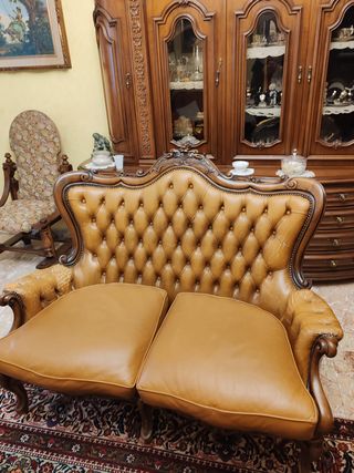 Divano e poltrone in pelle stile classico