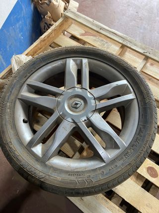 Llanta Megane GT 225/45ZR17 solo 1