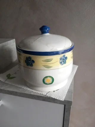 Biscottiera in ceramica decorata a mano