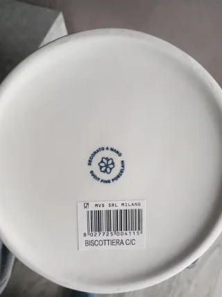 Biscottiera in ceramica decorata a mano