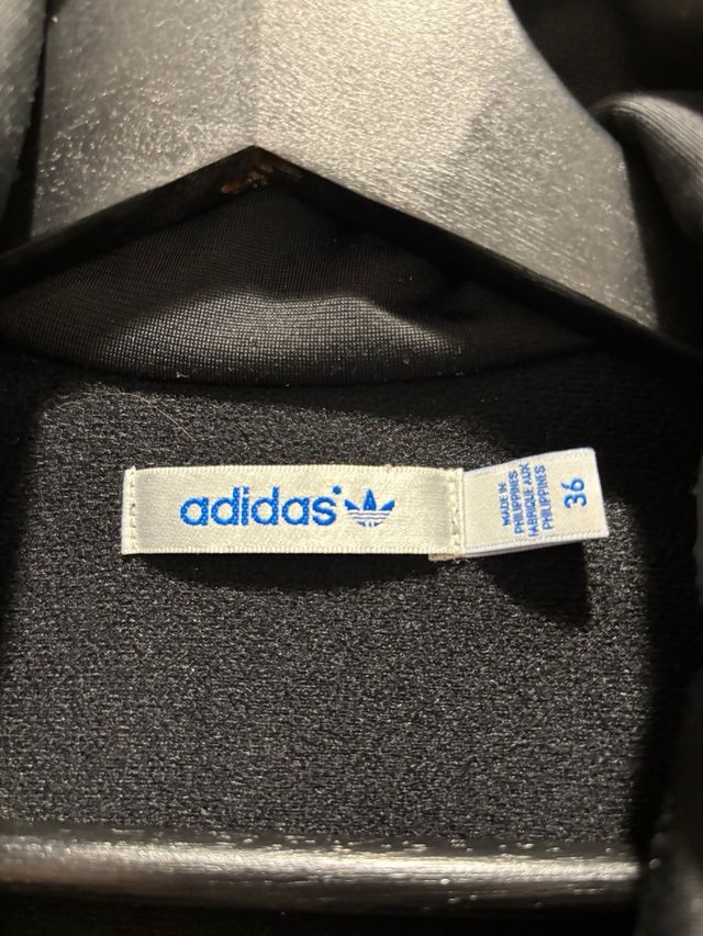 Maglietta Adidas nera con strisce bianche