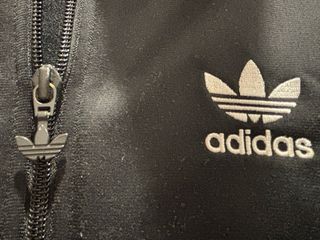 Jersey Adidas Negro con Rayas Blancas