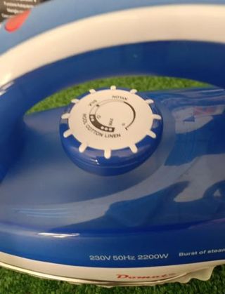 Ferro da stiro Domat 220W acciaio