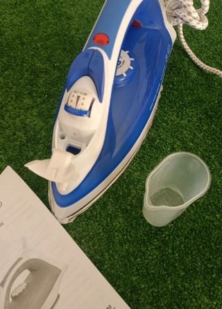 Ferro da stiro Domat 220W acciaio