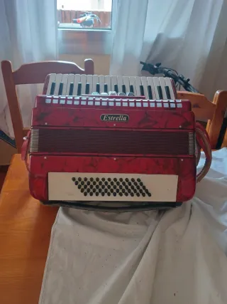 Acordeón Estrella 60 Bajos