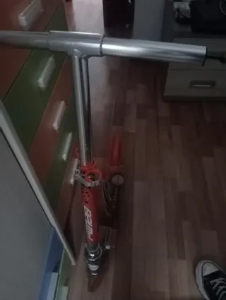 Patín infantil naranja regulable y plegable