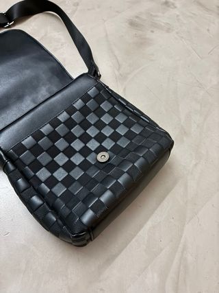 Bandolera Louis Vuitton negra