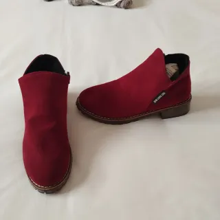 Botines rojos de ante