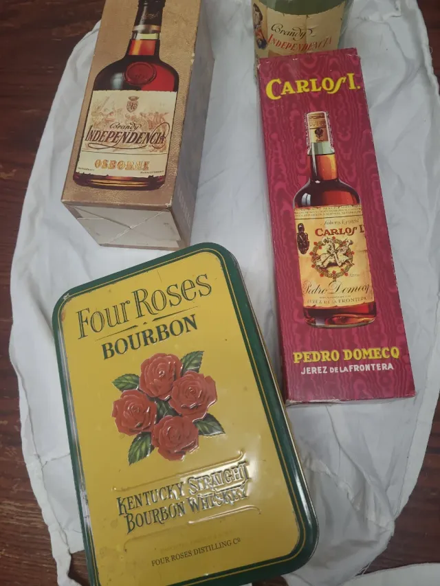 Caja vacía Carlos I Pedro Domecq,brandy Independen