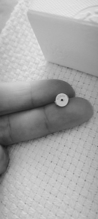 Pendientes Guess plateados con circonitas