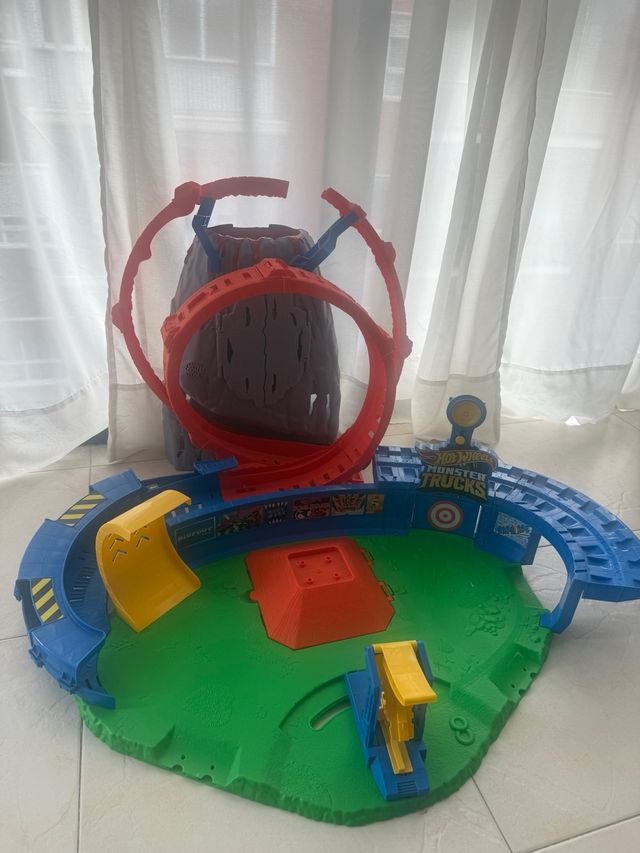 Pista Hot Wheels Monster Trucks Volcán