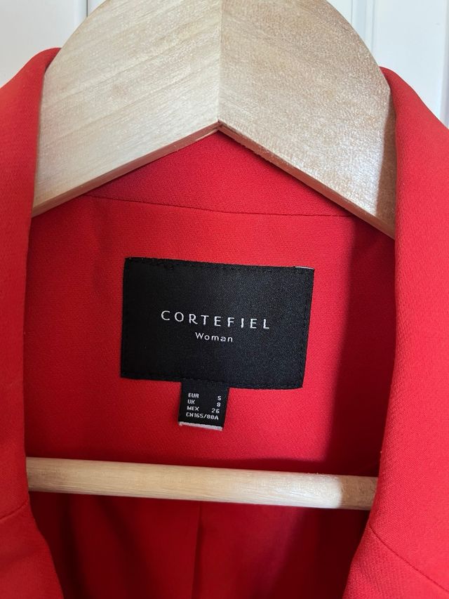 Americana Cortefiel Roja