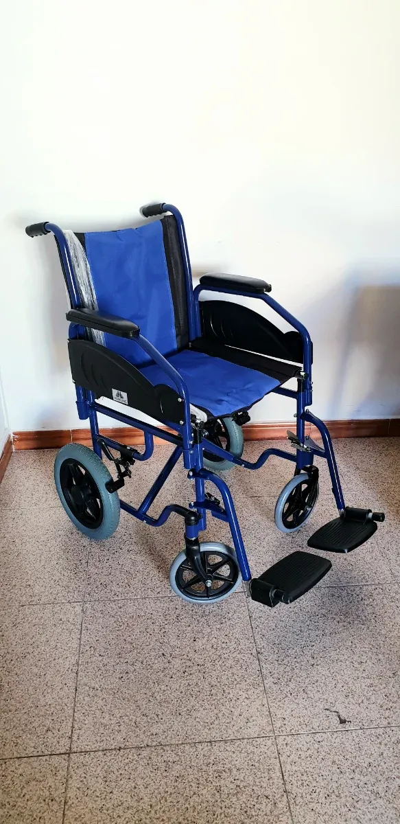 SILLA DE RUEDAS PLEGABLE NUEVO
