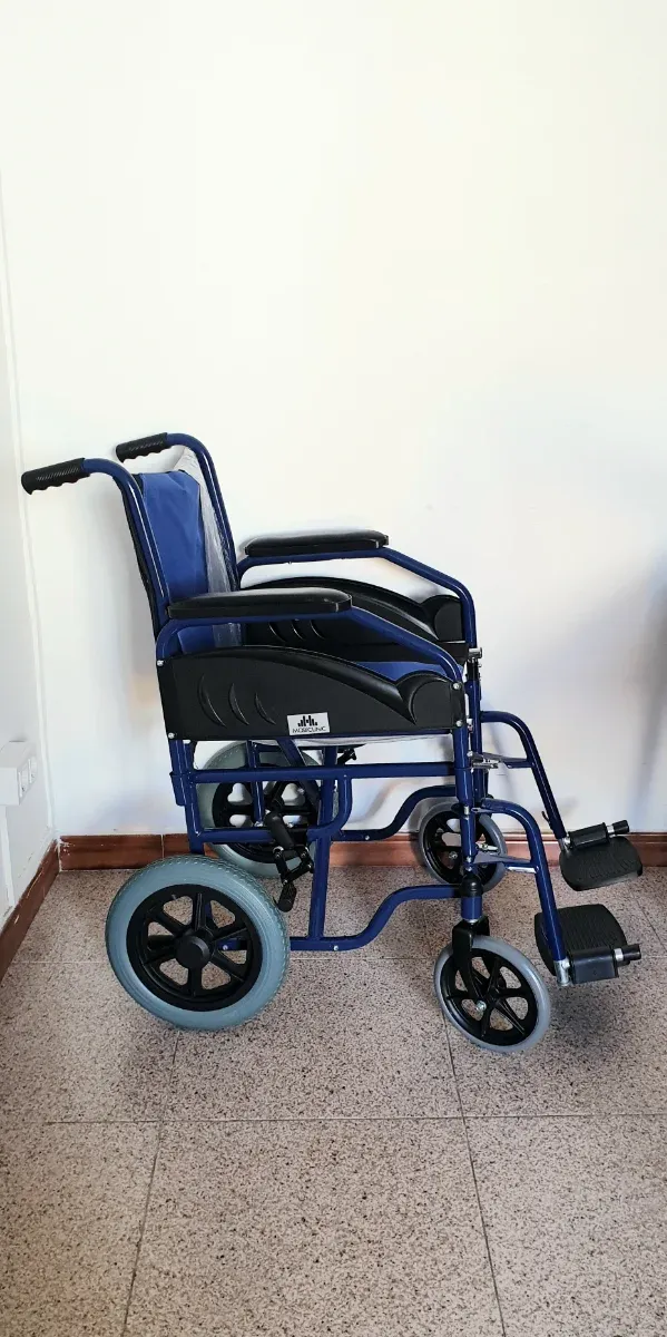 SILLA DE RUEDAS PLEGABLE NUEVO