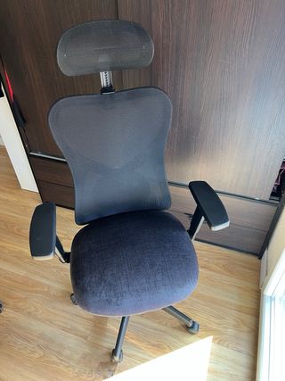 Silla de oficina ergonómica negra